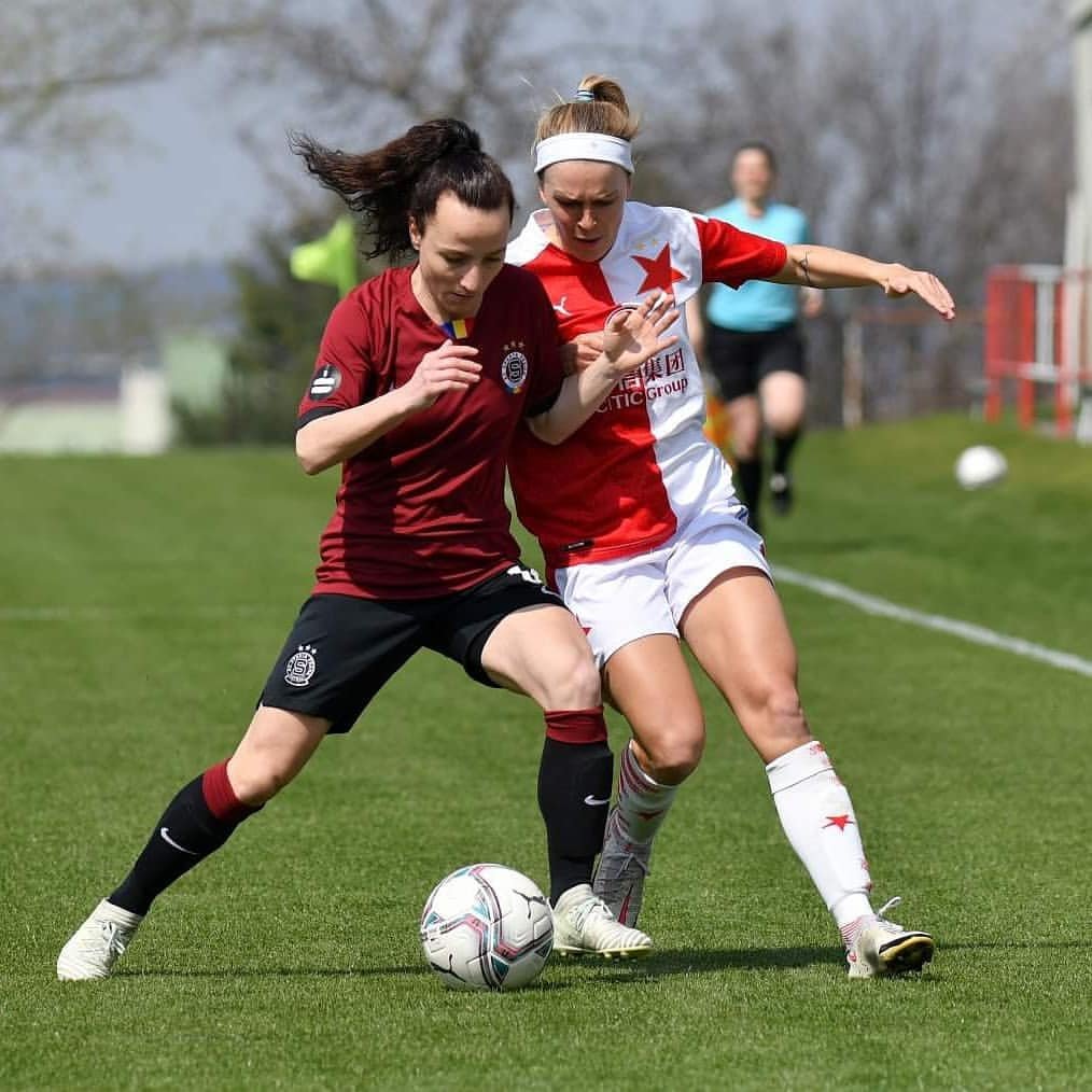 Slavia - Sparta 2:0. Reportáž a kompletní fotogalerie na Sparta.cz.

#acsparta #myjsmesparta #holkytaky #zenyfotbal